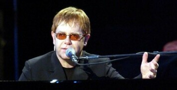 Le chanteur Elton John produit un biopic... sur sa propre vie !