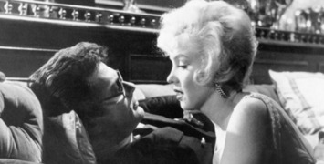 Marilyn Monroe (r)allume Tony Curtis dans Certains l'aiment chaud