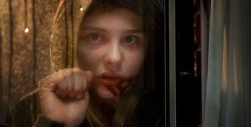 Chloë Moretz en zombie dans le film Maggie